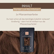 Pflanzenhaarfarbe Packung auf braunem Haar, Text zur Nachfärbung und Produktinhalt.