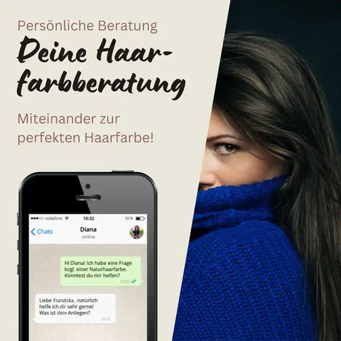 Frau mit braunen Haaren im blauen Pullover, Smartphone mit Chat, Haarfarbberatung Werbung